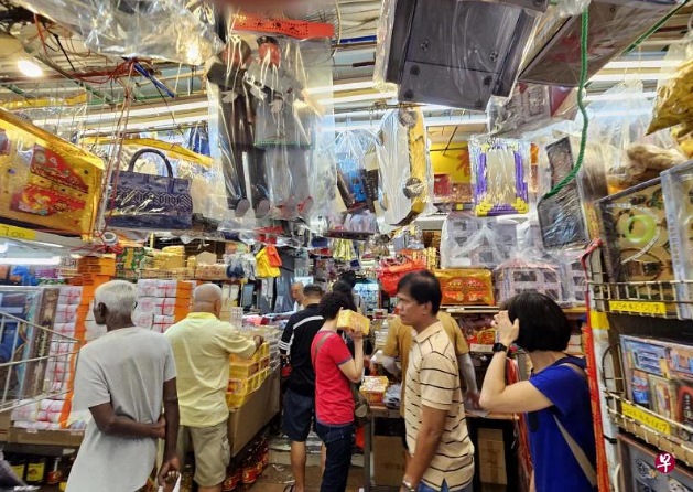 *已签发*柔:狮城二三事:看准清明节生意旺 前员工涉潜神料店偷4万新元