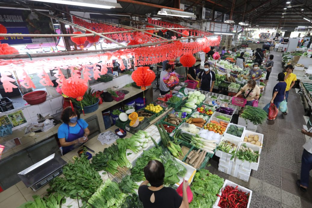 **已签发**柔:第三版头条:【特稿】:菜跌价未引起增购潮,菜贩:珍惜农作可多吃菜