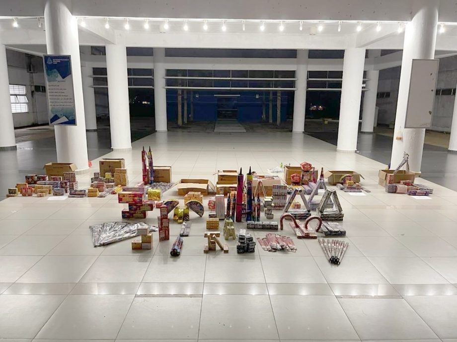 **已签发**柔：第三版头条：非法售卖烟花爆竹，36男被捕