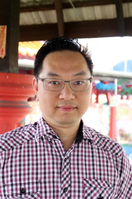**已签发**柔:第二版头条:意外频上演,居民要求关注亿城镇死亡三岔路口