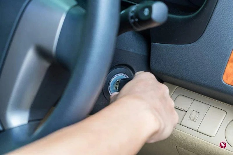 *已签已*柔:狮城二三事:狮城青年盗用父驾照租车80次 还让无照友人开车