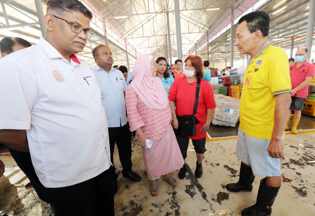 巴生市会放眼半年解决 中路大巴刹要零“劳板”