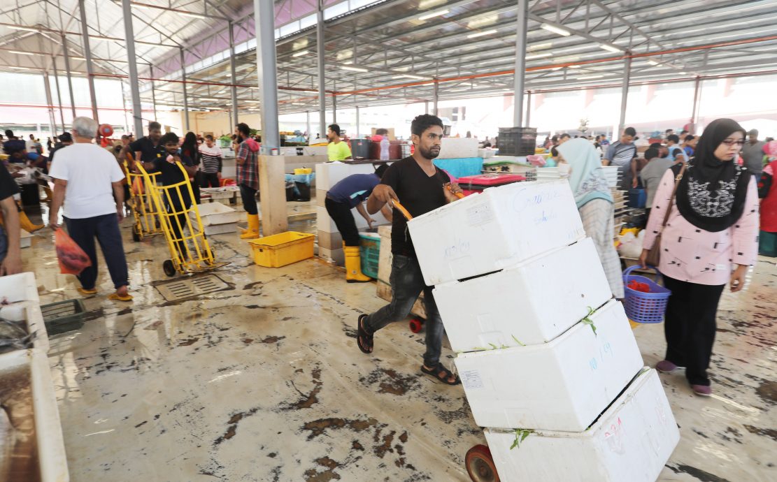 巴生市会放眼半年解决 中路大巴刹要零“劳板”