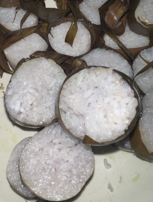 帮衬“拍苍蝇”竹筒饭档口 女子：买回家才发现……