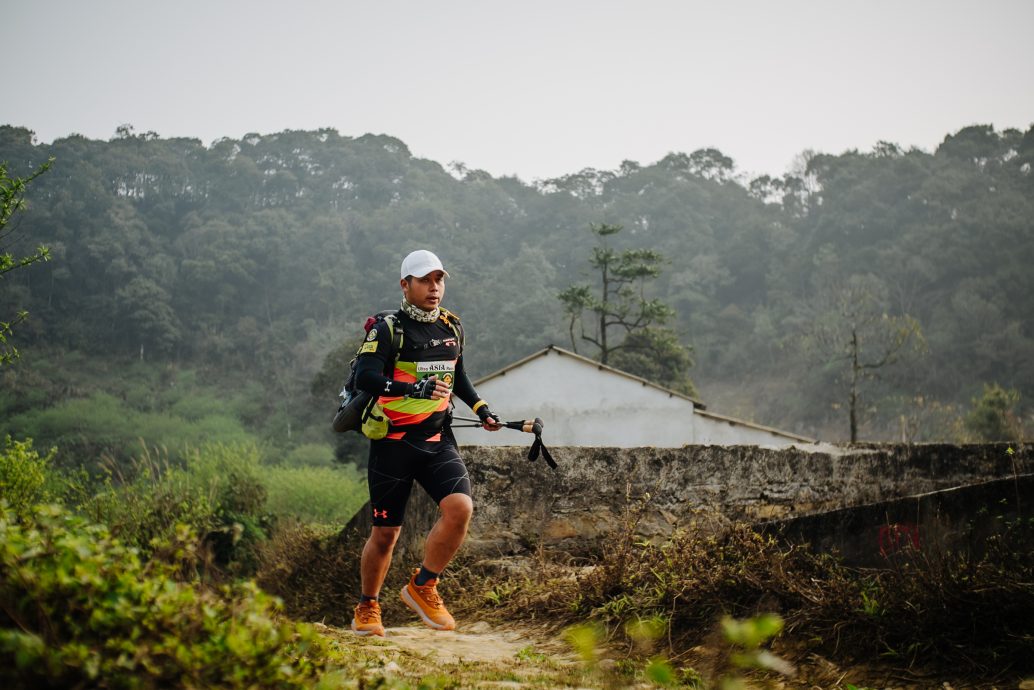 庆祝参加极限超马10周年 刘俊腾携父完成非凡挑战