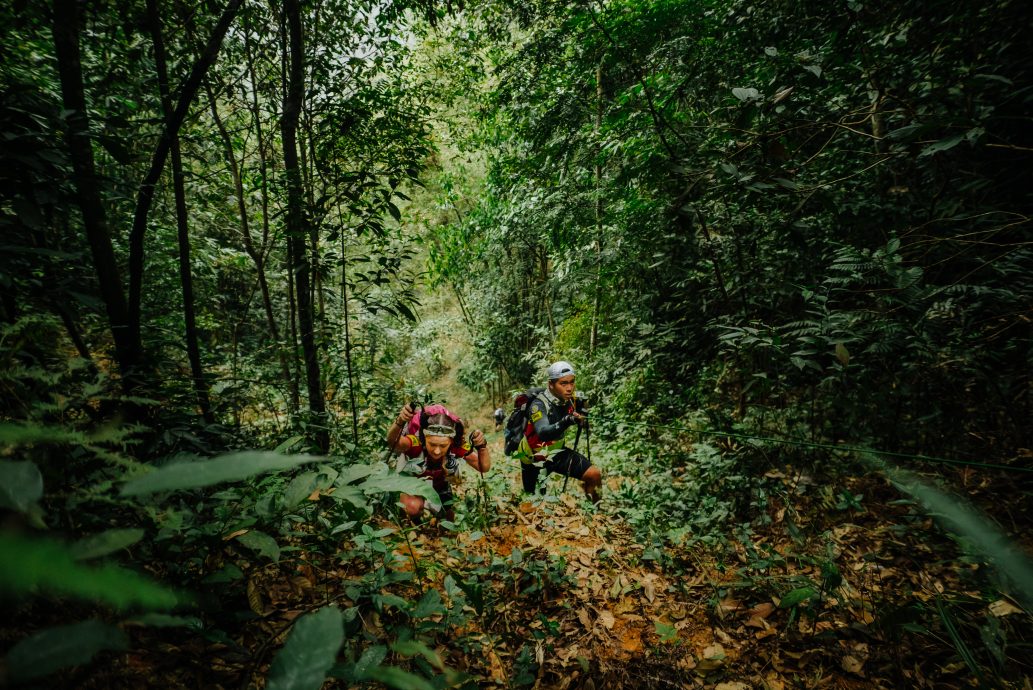庆祝参加极限超马10周年 刘俊腾携父完成非凡挑战