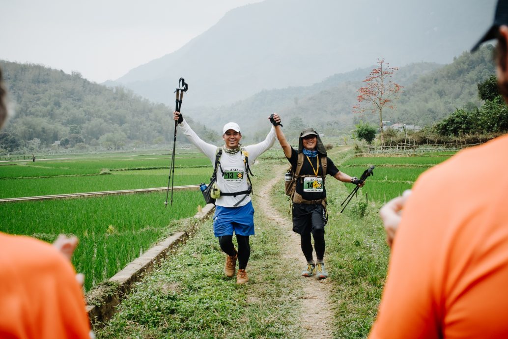 庆祝参加极限超马10周年 刘俊腾携父完成非凡挑战