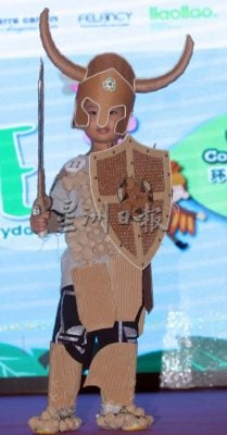 废弃物品融入时尚 百利广场办儿童环保服装赛