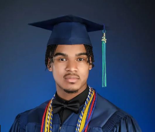 拼盘 获4000多万奖学金创世界纪录 美高中生被125所大学录取成学界明星