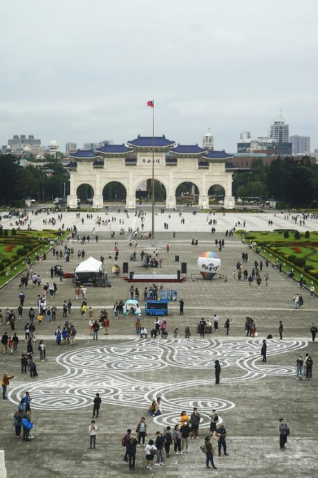 拼盘/法国街头艺术家快闪台北 粉笔涂鸦惊艳中正纪念堂