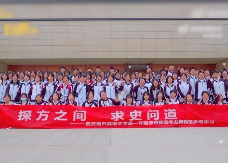拼盘／老师扮古代名人带入博物馆参观　西安高中生感有趣