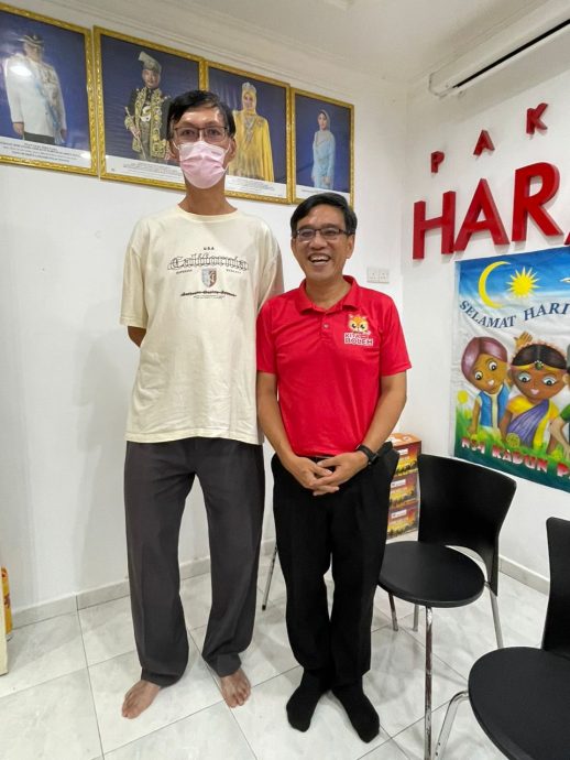 患罕见疾病 16岁少年身高198cm