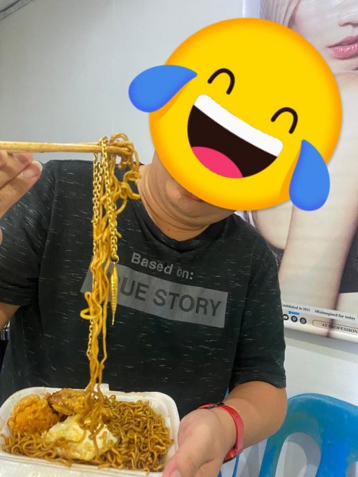 斋戒月市集买炒面 竟然吃到一条金链!