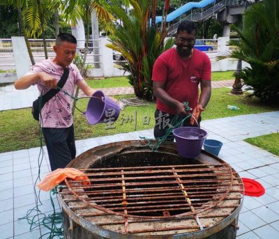 断水三天 民众出尽法宝“扑水”