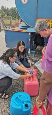 断水三天 民众出尽法宝“扑水”