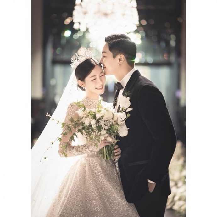 新婚李昇基偕妻狮城被捕获　粉丝要求合照被拒绝