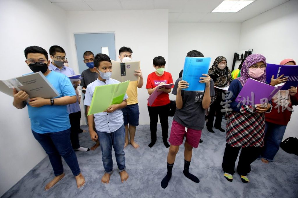 新教育（4月11日）封面故事：大马自闭症协会合唱团[摄影组] 黄安健