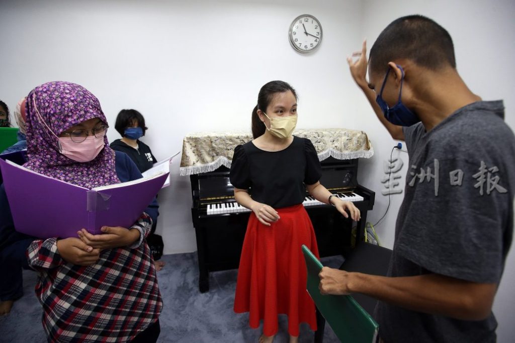 新教育（4月11日）封面故事：大马自闭症协会合唱团[摄影组] 黄安健