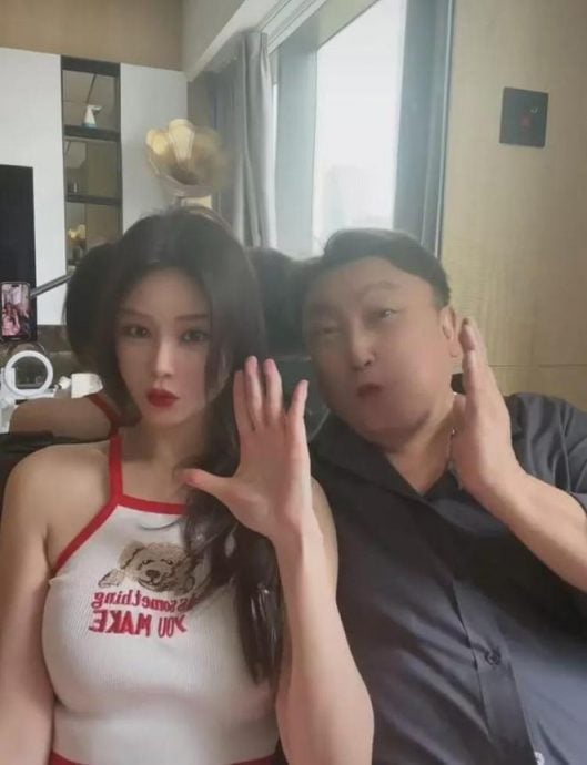 晶女郎滤镜开太大 王晶意外撞脸金正恩