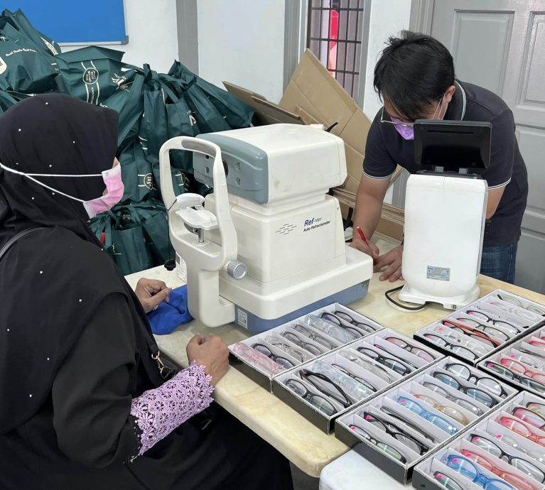 暖势力/免费的视力检测和光学服务