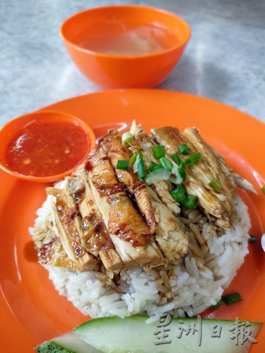 3令吉鸡饭超便宜 小贩薄利多销一天卖20烧鸡