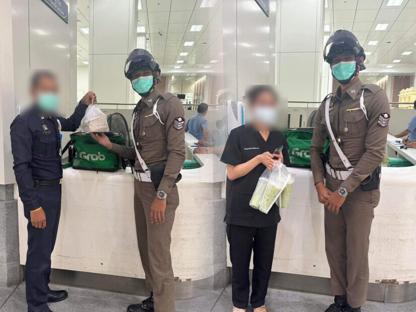 外卖员中暑晕倒 警察接力送餐