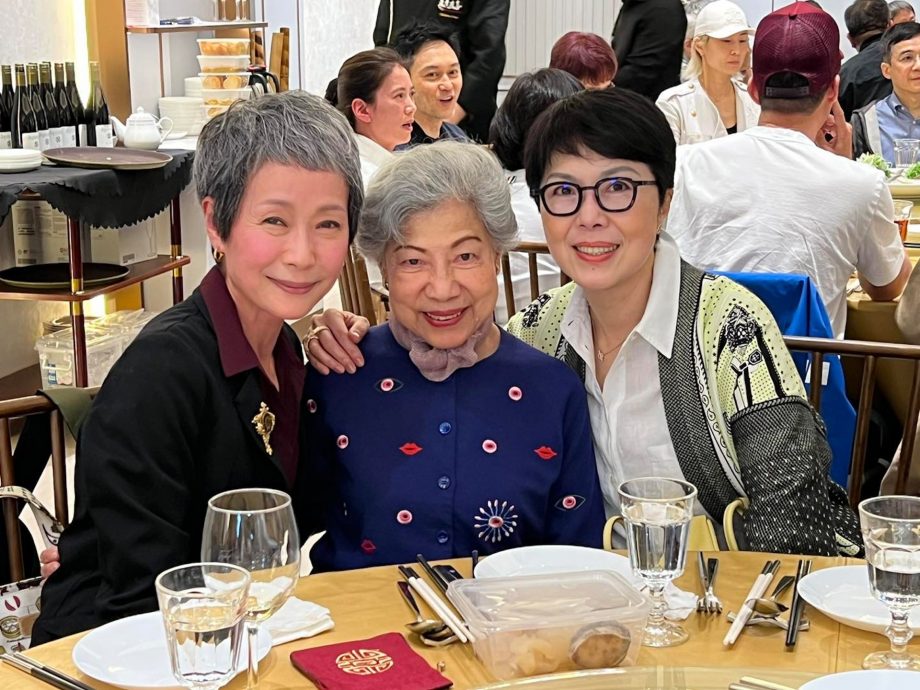 曾传身体欠佳神隐1年多 关菊英罕见露面