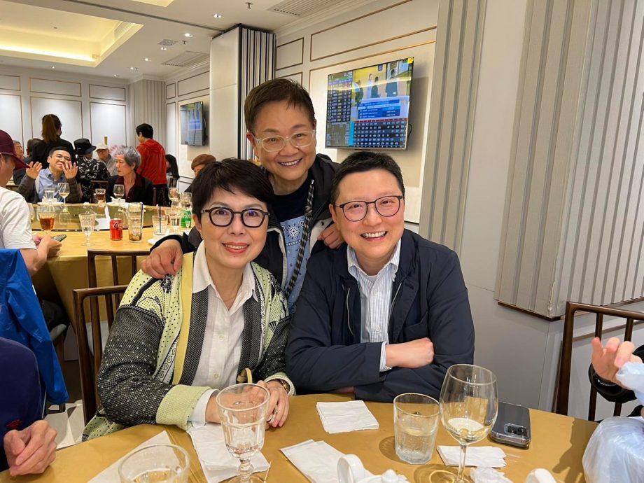 曾传身体欠佳神隐1年多 关菊英罕见露面