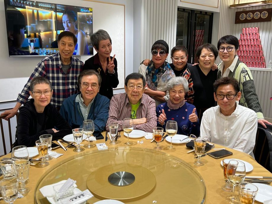 曾传身体欠佳神隐1年多 关菊英罕见露面