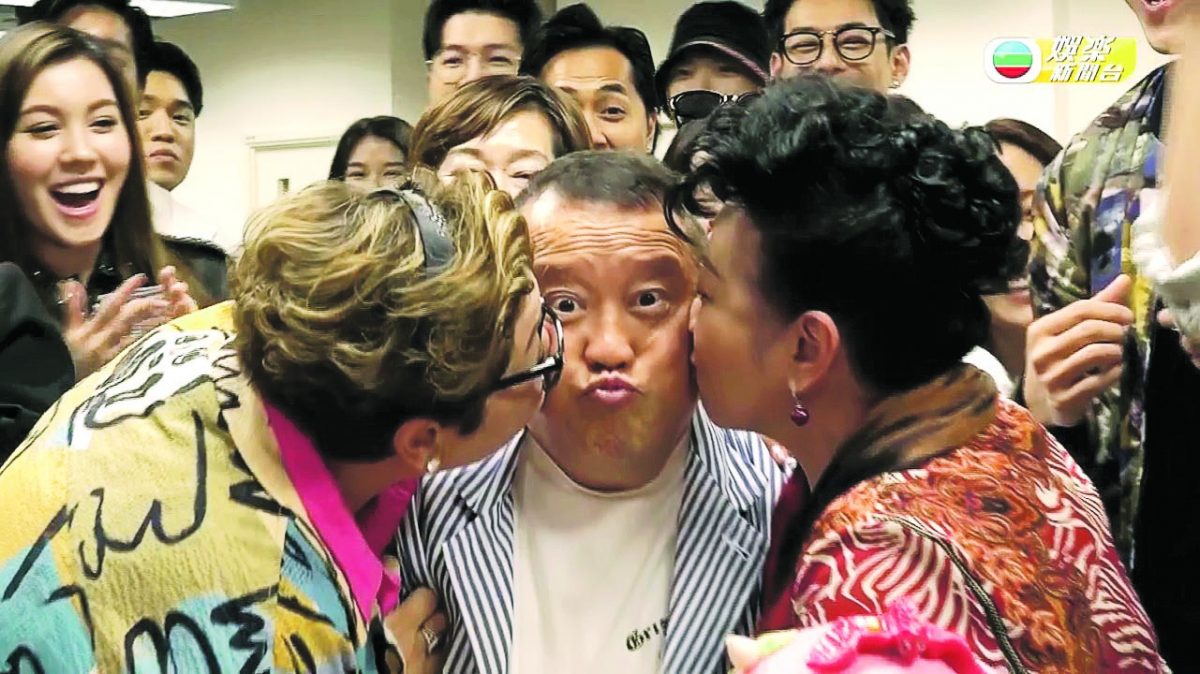 曾志伟70岁生日肥妈薛家燕齐献吻