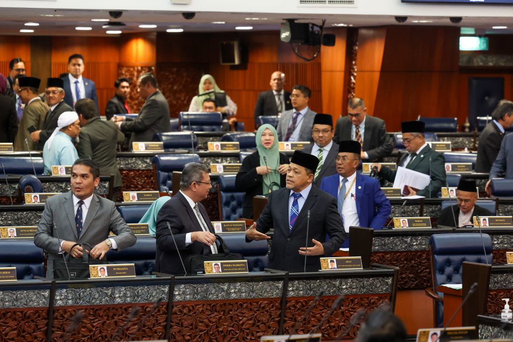 有删短//国会/ 国盟国会议员不满动议被驳回而集体离席抗议