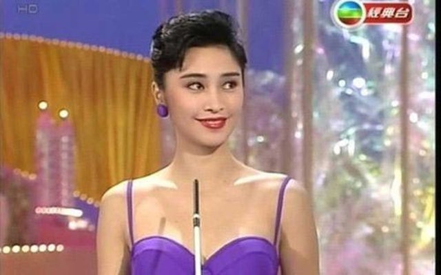 李克勤夫妇现身聚会 49岁卢淑仪状态宛如少女