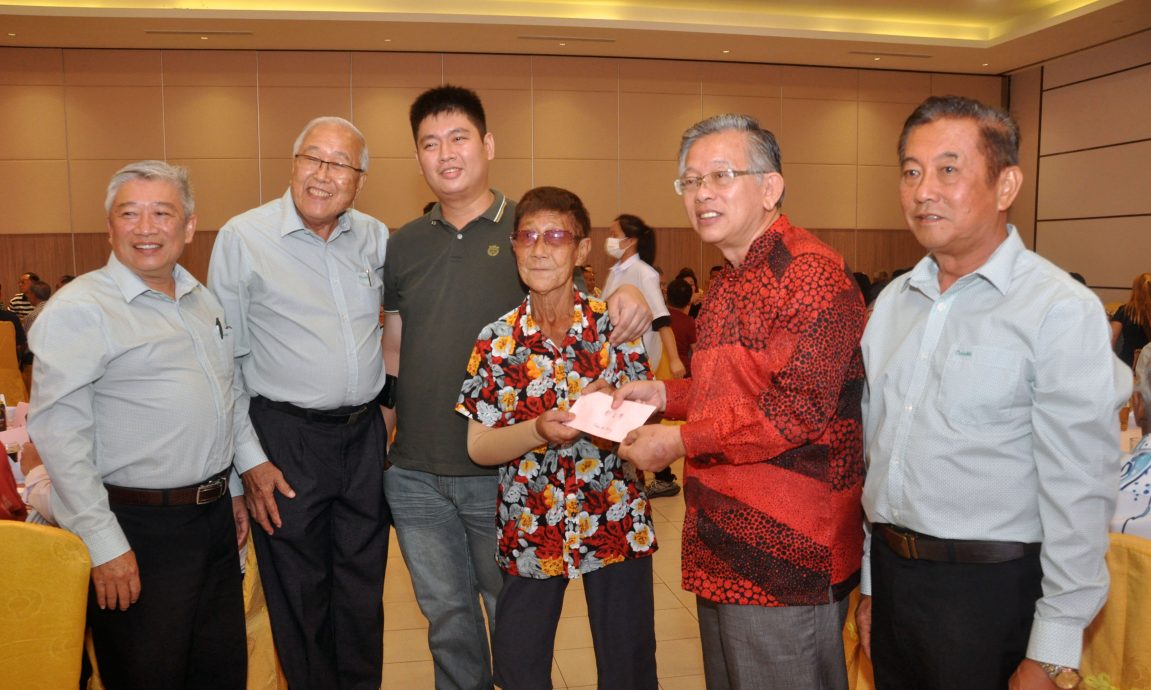 李剑鸿:方便后人查阅 申达央义山资料电脑化