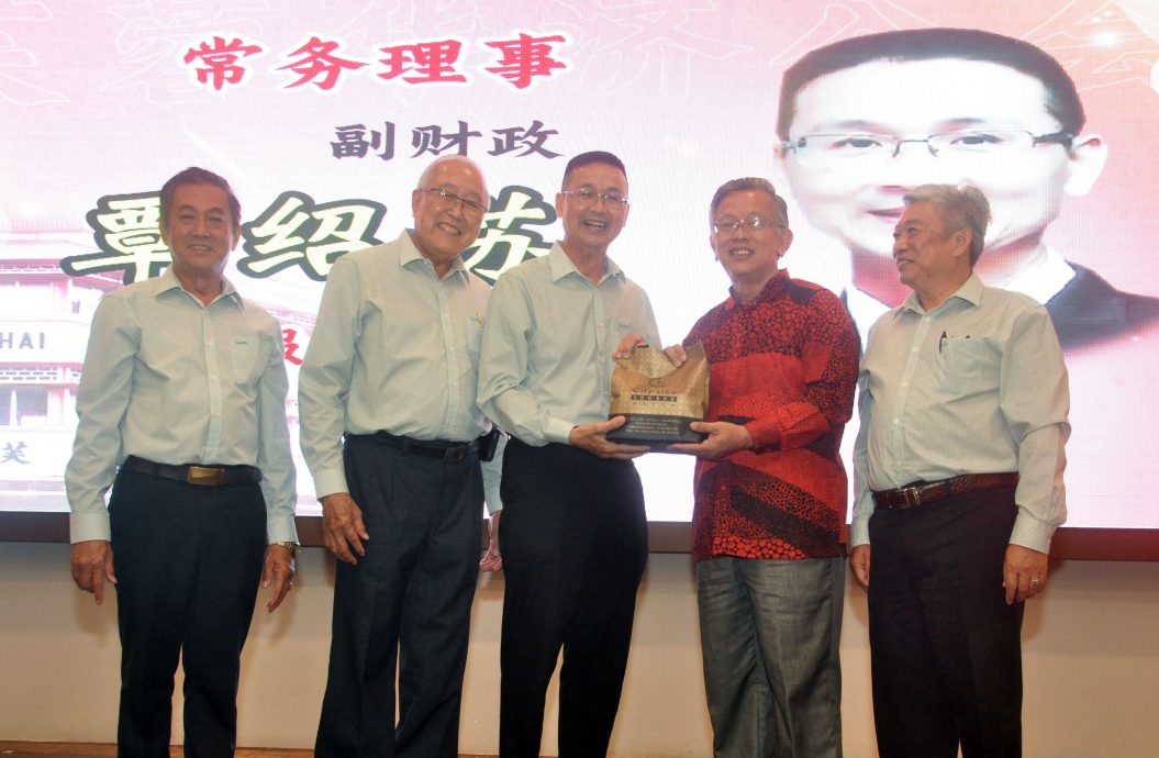 李剑鸿:方便后人查阅 申达央义山资料电脑化