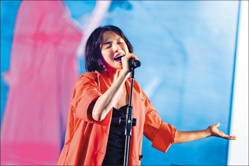 李心洁火辣性感飙唱   722台湾办个唱