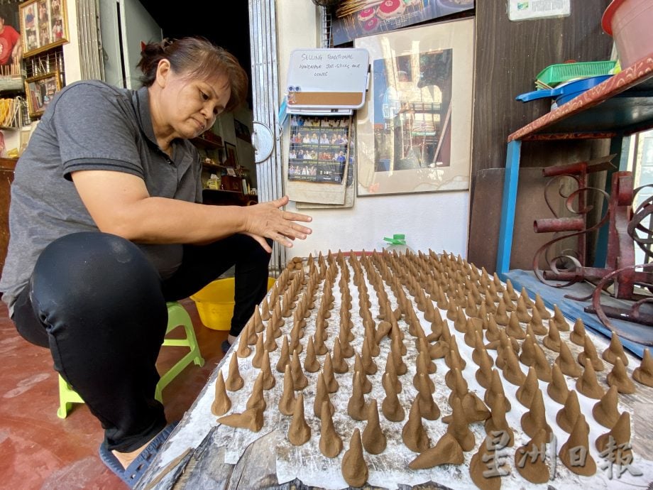 李振宝妻子延续技艺 乔治市手工制香店重开