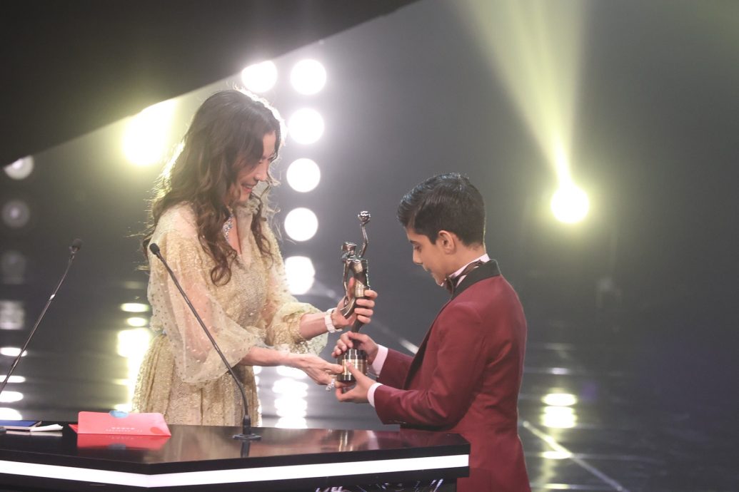 杨紫琼颁新演员奖 梁芷珊批金像奖安排欠妥