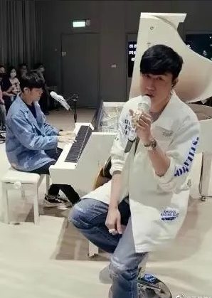 林俊杰爆虚拟房产浮亏91% 阴谋论枪口指向周董