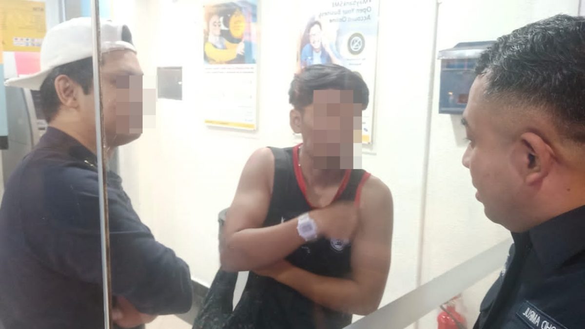 柔: 大门突自动上锁 2男受困提款机室