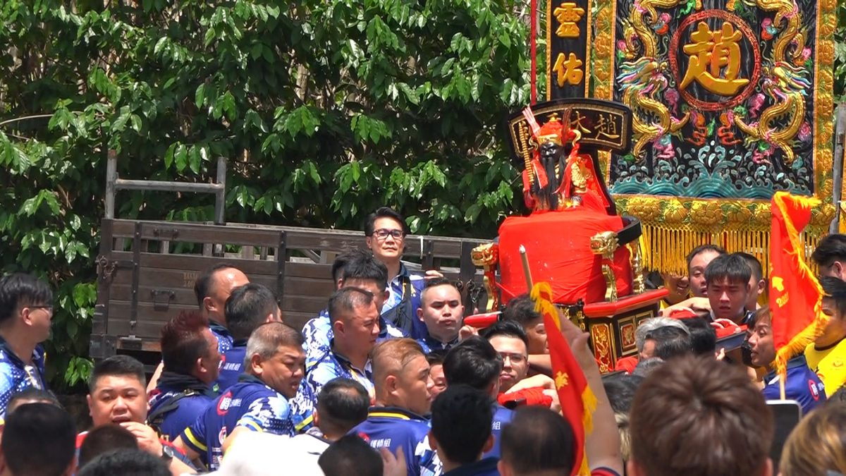 柔：【新山眼】第八集（单元3）：重温柔佛古庙游神──众神身边那些事之昂首阔步