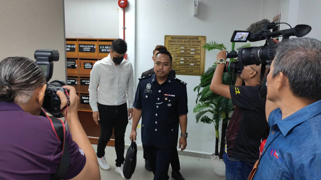 柔:为寻回失窃手机追车酿1死3伤案,男子被控鲁莽驾驶不认罪