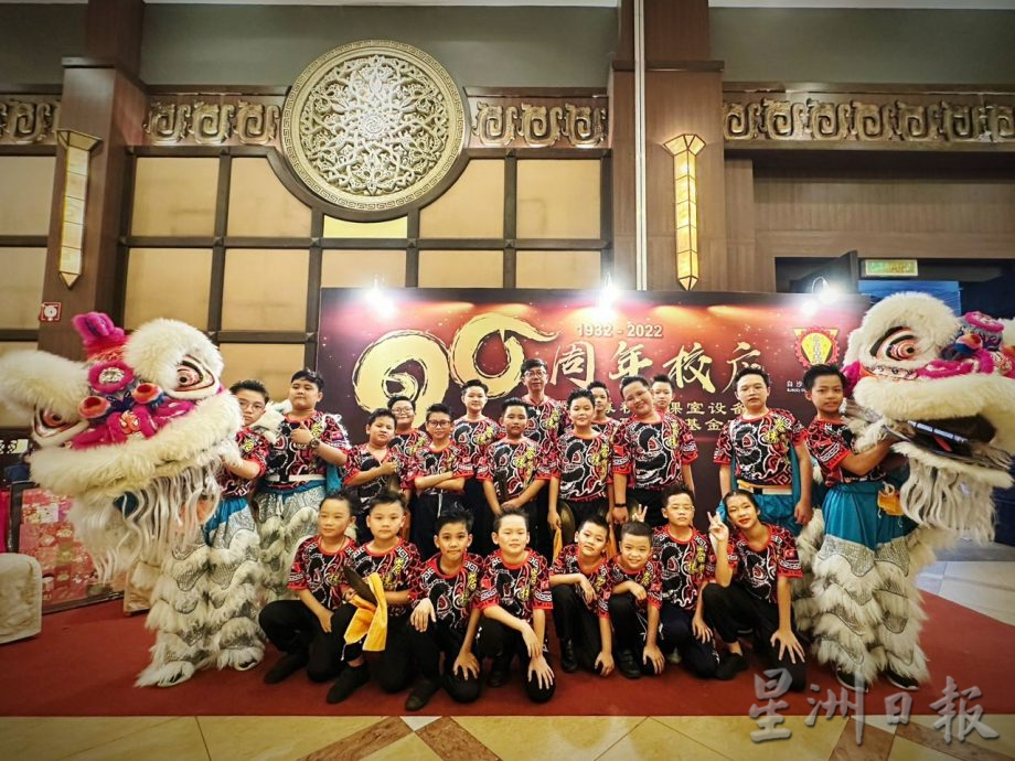 柔:今日面谱(4月27日见报):李伟强进华小开班授徒, 培训教练发扬龙狮文化