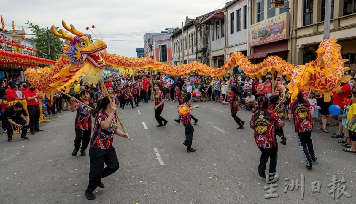 柔:今日面谱(4月27日见报):李伟强进华小开班授徒, 培训教练发扬龙狮文化