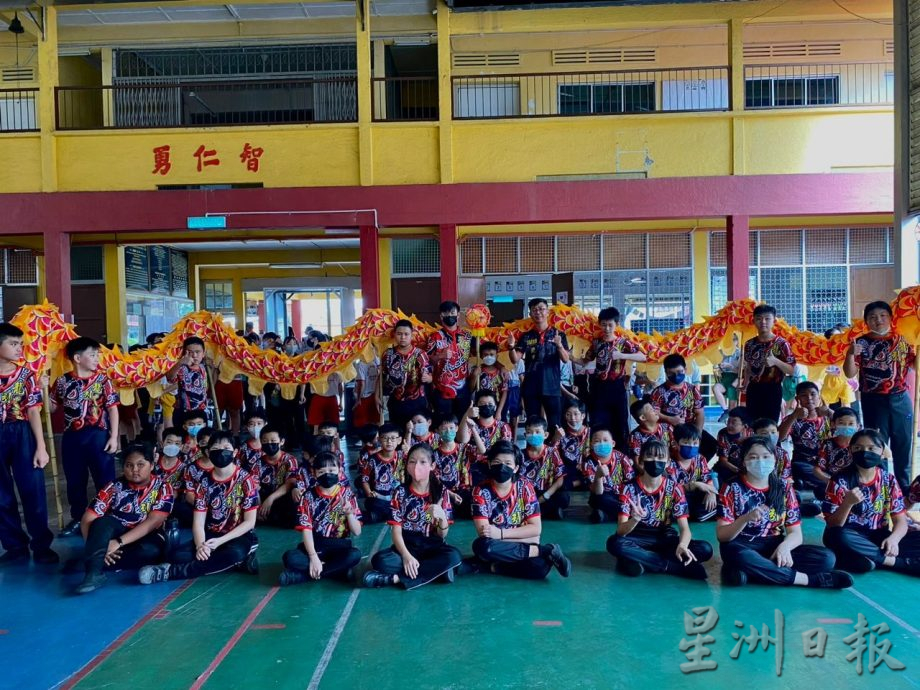 柔:今日面谱(4月27日见报):李伟强进华小开班授徒, 培训教练发扬龙狮文化