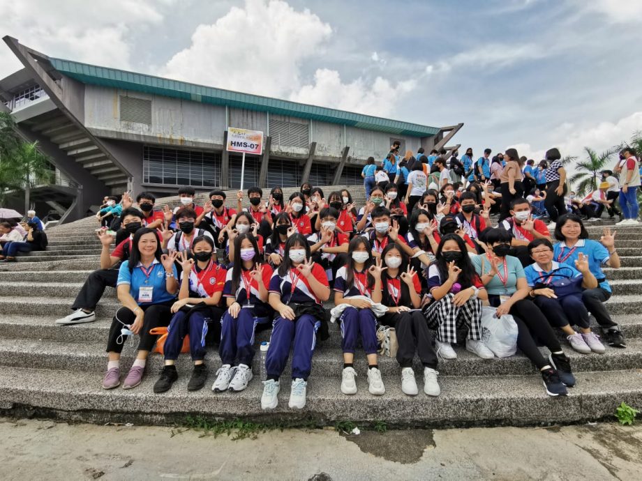柔:头条之一:新马寺40巴士赴大马好万人青年音乐会