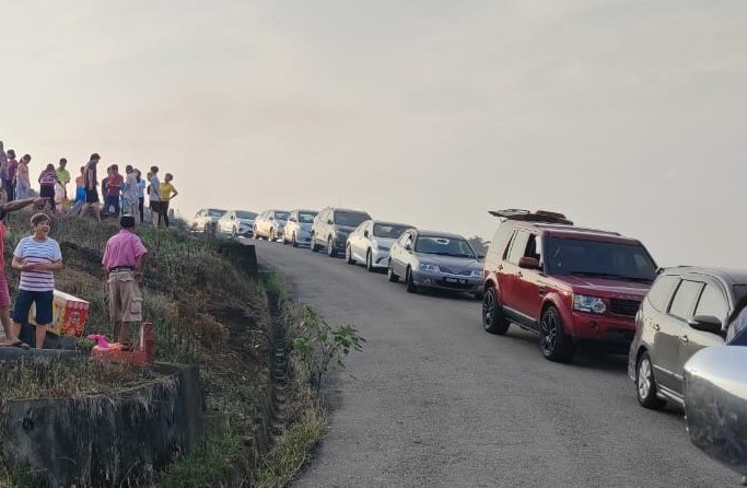 柔:巴罗中华义山墓园迎来祭扫高峰