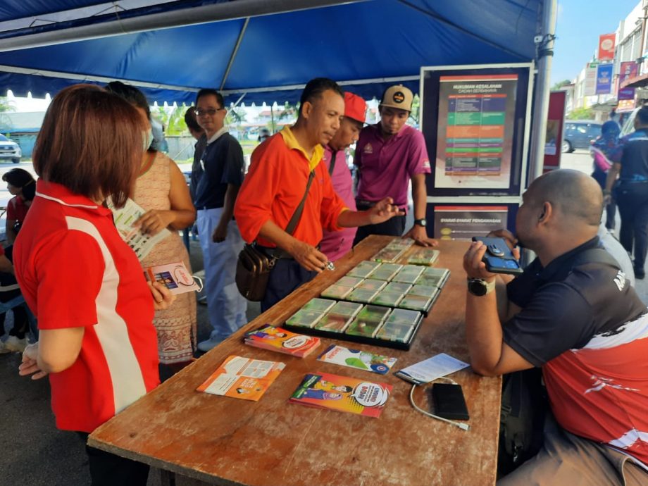 柔:新闻:麻多个单位参与 慕利亚花园大扫除