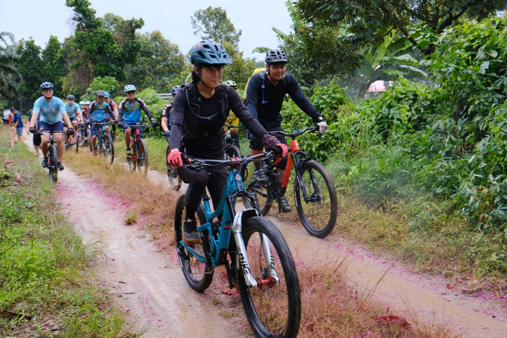 柔：时尚记事簿（4月22日刊）：越野骑行，挑战自我乐趣多