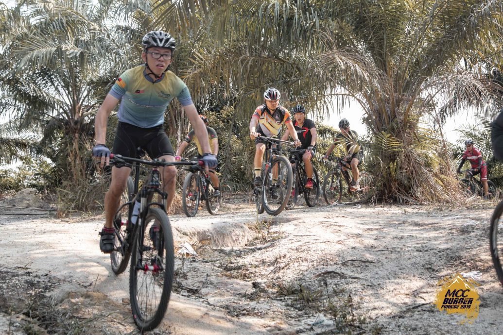 柔：时尚记事簿（4月22日刊）：越野骑行，挑战自我乐趣多