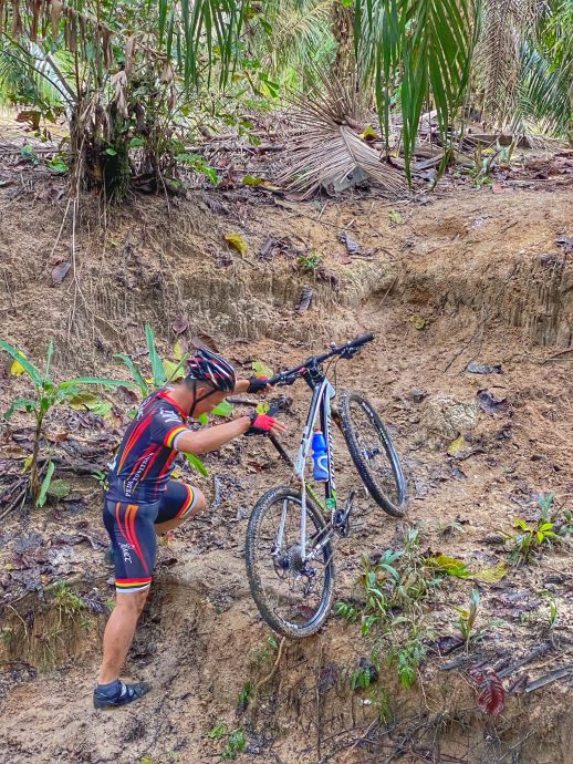 柔：时尚记事簿（4月22日刊）：越野骑行，挑战自我乐趣多